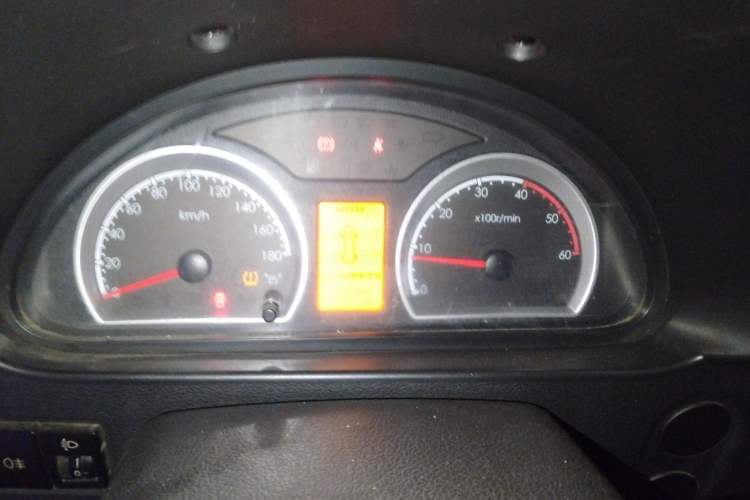 Used Dongfeng Yufeng 2020 2.3T Economy Logistics Vehicle Short Wheelbase Low Roof 5-9 Seater WP2.3
