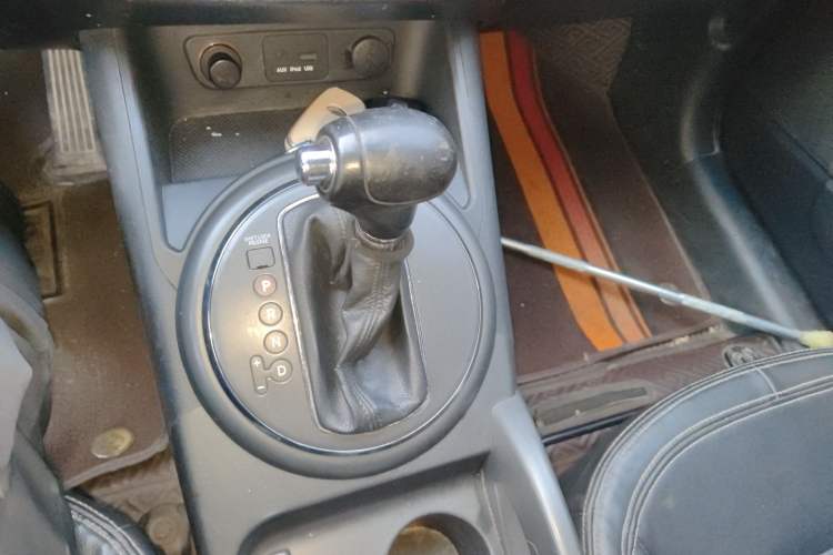 Used Kia Sportage R 2014 2.0L Automatic Two-Wheel Drive DLX Gear Lever