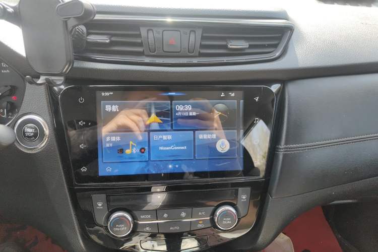 Used Nissan X-Trail 2019 2.0L CVT Smart Connect Comfort Edition 2WD Audio And AC Panel