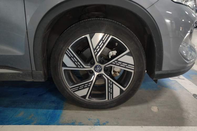 Used BYD Song Pro New Energy 2024 HONOR Edition DM-i 110KM Excellence Model Right Front Wheel Hub