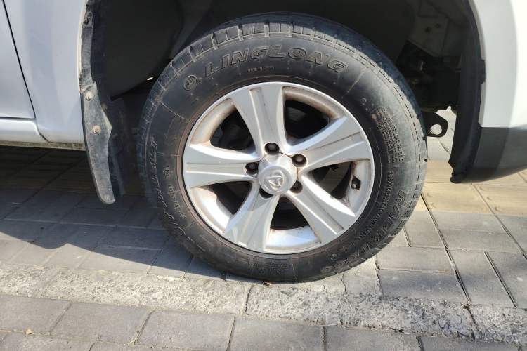 Used CHANGAN KAICHENG Shenqi F30 2018 1.5L Comfort Trim Short Wheelbase DAM15L Right Front Wheel Hub