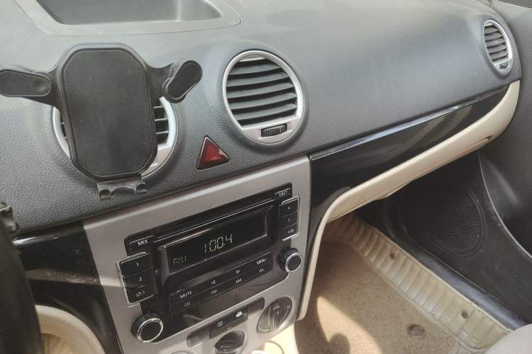 Used Volkswagen Lavida 2011 1.6L Manual Joy Version Audio And AC Panel