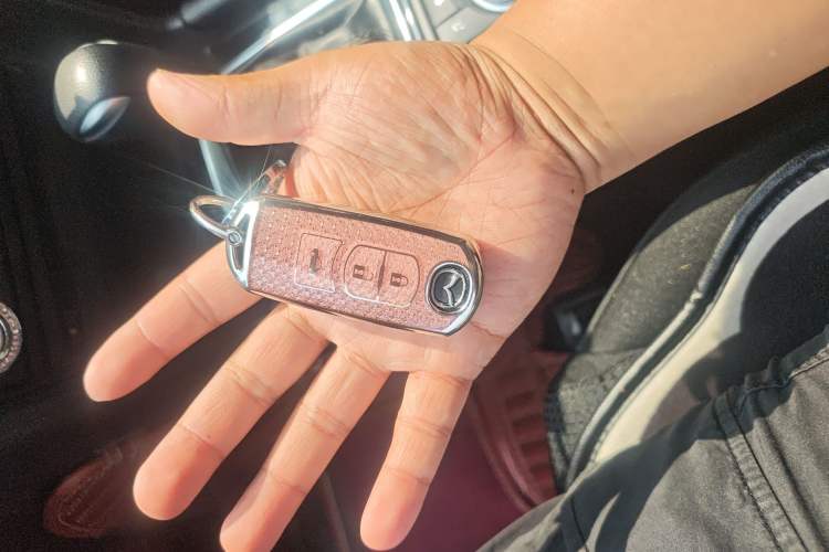 Used Mazda 3 Axela 2017 Sedan 1.5L Automatic Luxury Model Emission Standard China V Vehicle Key