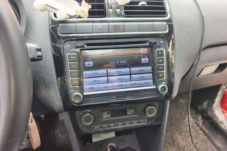 Used Volkswagen Polo 2011 1.4L Automatic ZhiCool Edition Audio And AC Panel