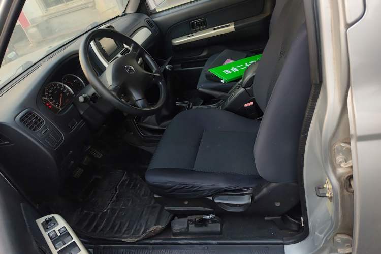 Used Nissan Paladin 2013 2.4L Two-Wheel Drive Standard Version China IV Standard