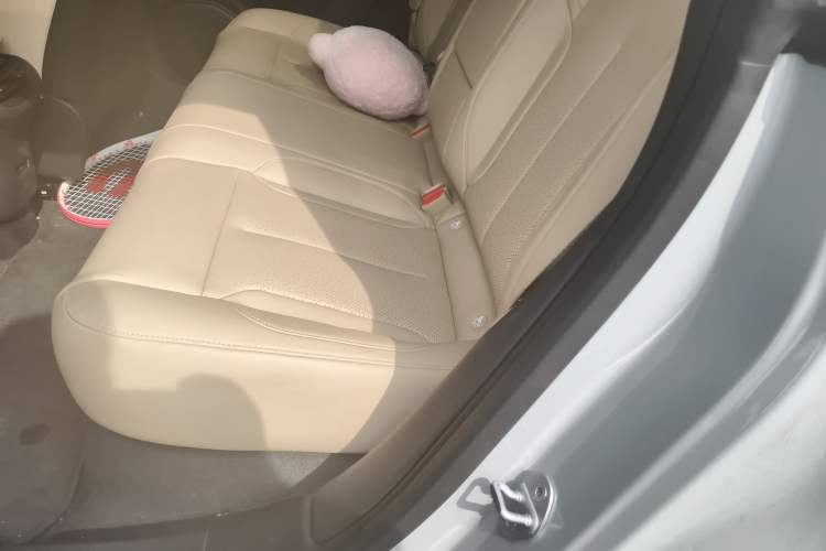 Used Nio ET5 2024 75 kWh Left Rear Seat