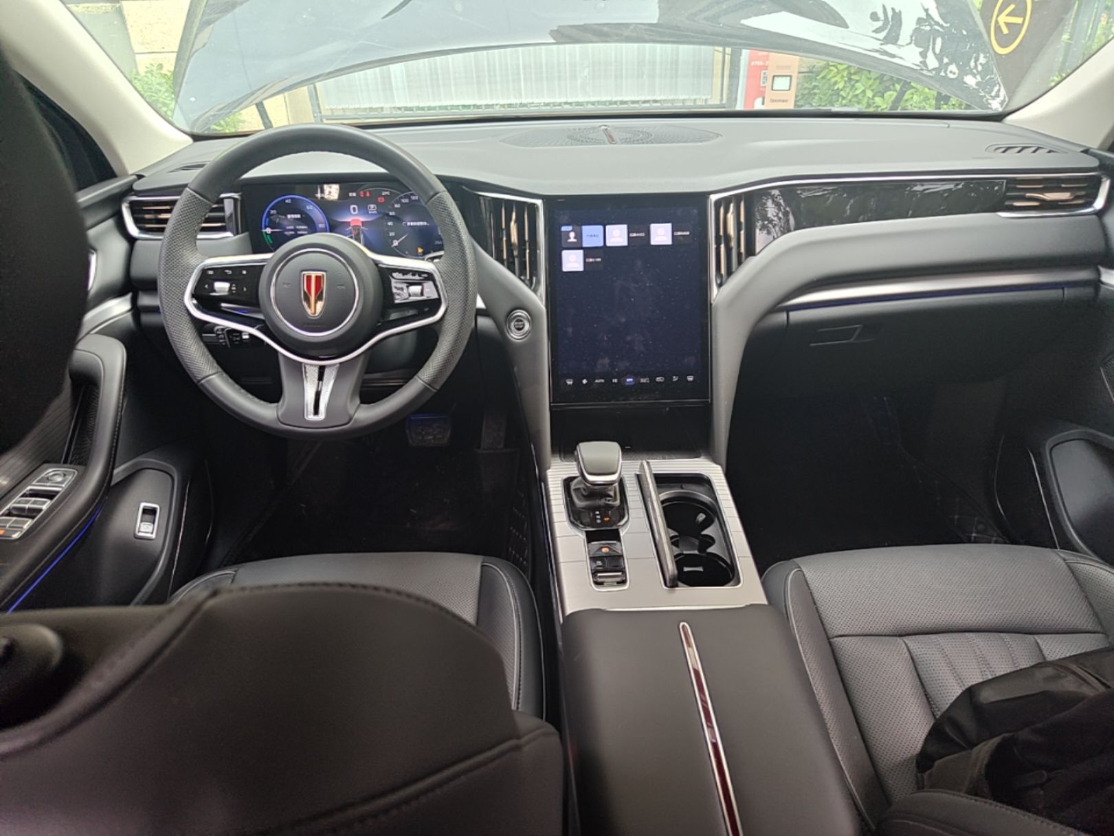 Hongqi HS7 PHEV 2024 2.0T PHEV Four-Wheel Drive Flagship Edition 6 Seats — снимка 12