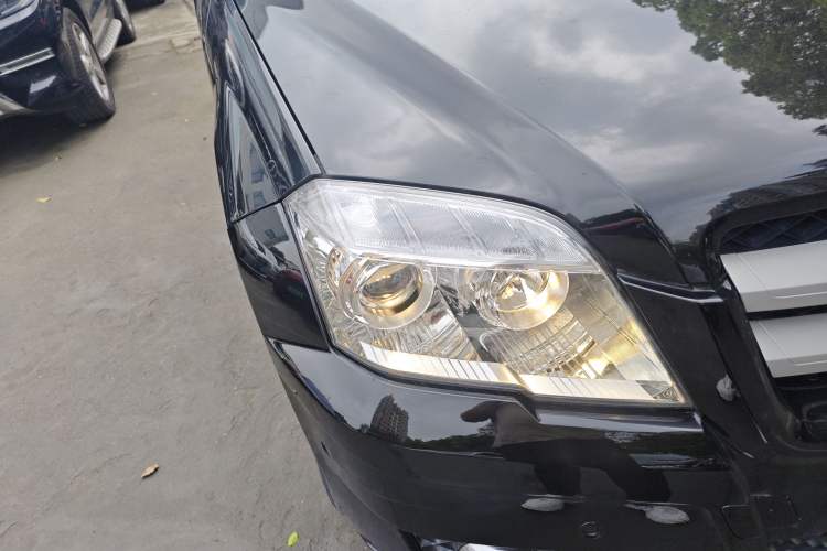 Used Mercedes-Benz GLK-Class 2011 GLK 300 4MATIC Fashion Model Right Front Headlight