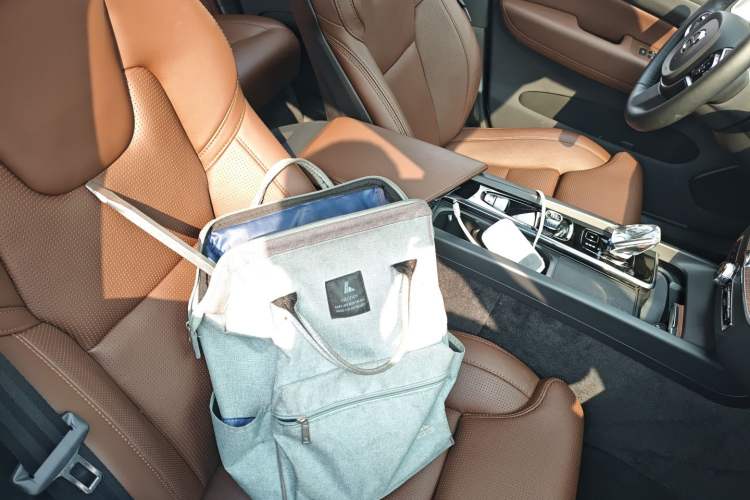 Used Volvo XC60 New Energy 2024 T8 Plug-in Hybrid Long-Range All-Wheel Drive Smart Luxury Edition Right Front Seat