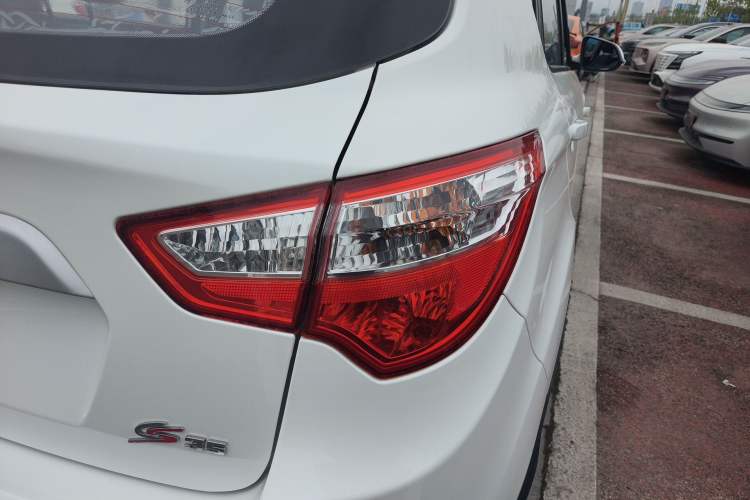 Used CHANGAN CS35 2016 1.6L Manual Luxury Model China V Standard
