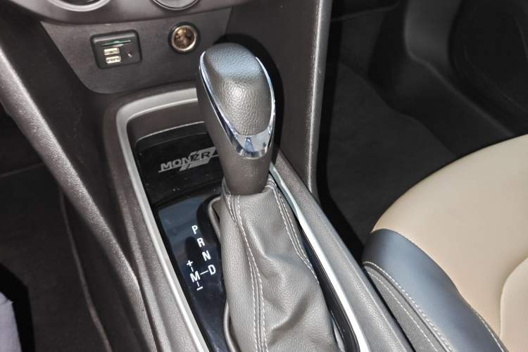 Used Chevrolet Monza 2020 320 Automatic Enjoyment Edition Gear Lever