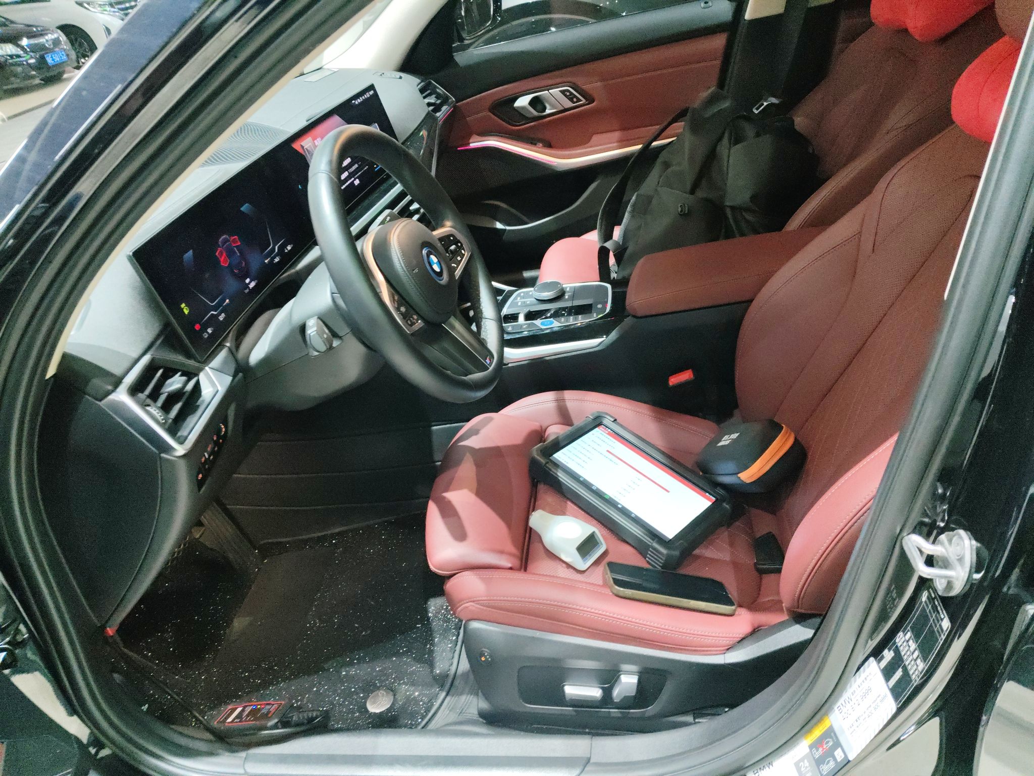 المقاعد الأمامية داخل السيارة