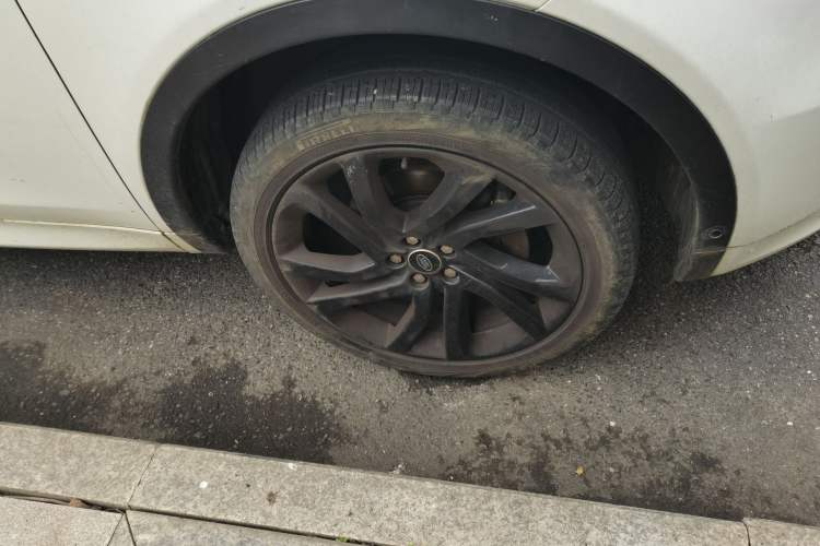 Used Land Rover Discovery Sport 2019 240 PS SE Dynamic Version China VI Standard Right Front Wheel Hub