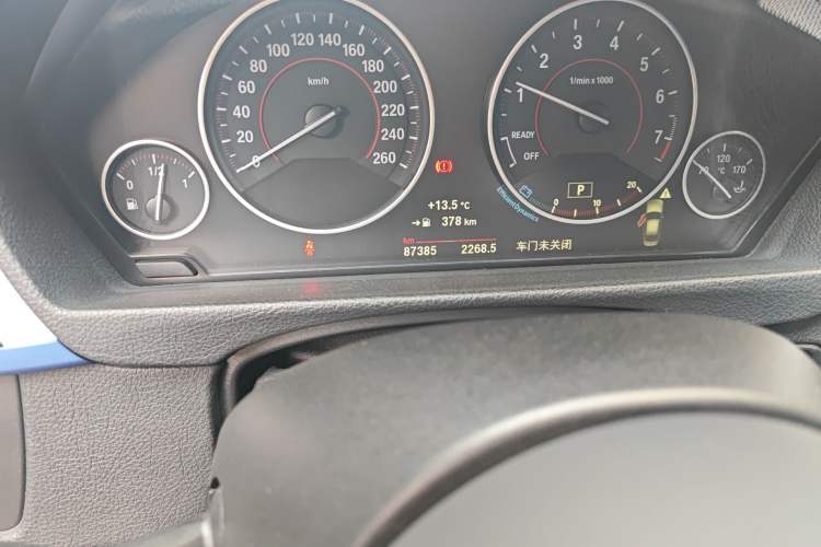 Used BMW 3 Series 2018 320i M Sport Package Odometer Close Up