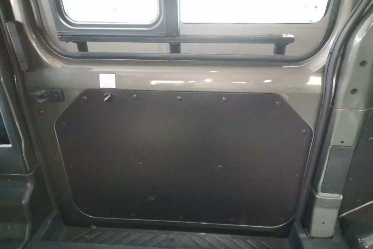 Used JMC Fushun 2025 2.0T 6MT Diesel Short-Wheelbase Mid-Height Commercial Multi-Purpose Passenger Vehicle 5/6 Seats
