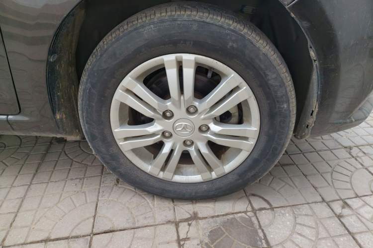 Used FAW Yingzhi 737 2015 1.5L Manual Deluxe Navigation Version Right Front Wheel Hub