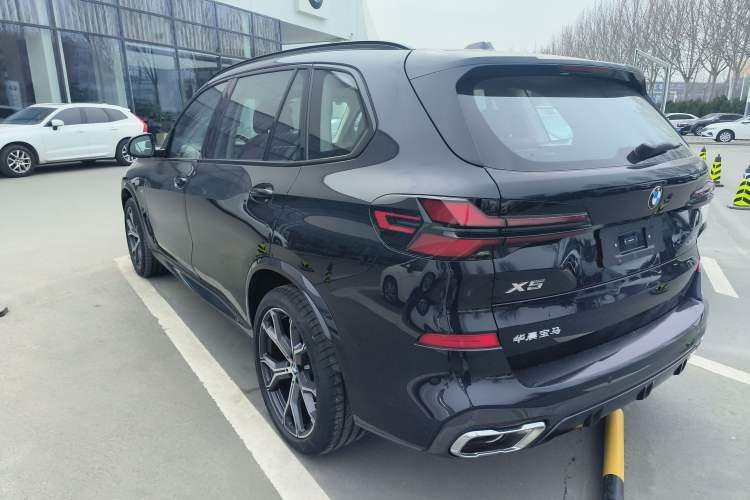 Used BMW X5 2023 xDrive 30Li Luxury M Sport Night Edition Package
