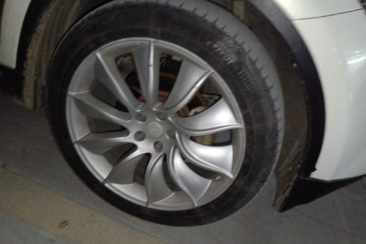 Used Infiniti QX70 2013 3.7L Standard Edition Right Front Wheel Hub
