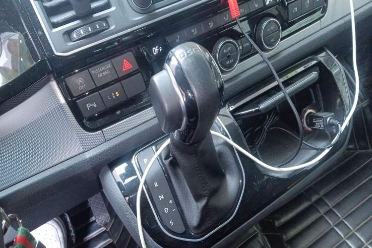 Used Volkswagen Multivan 2016 2.0 TSI Four-Wheel Drive 66th Anniversary Edition Gear Lever