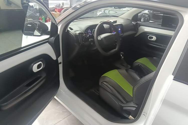 Used Roewe Clever 2021 302 km New Four-Seater Super-Efficient Version