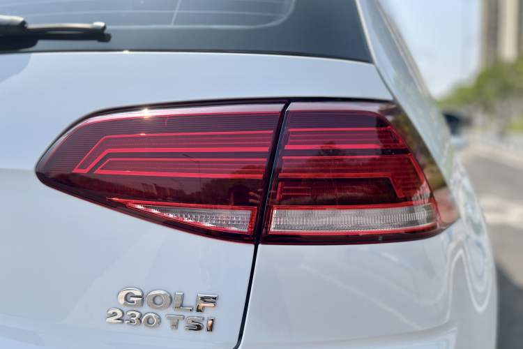 Used Volkswagen Golf 2018 230TSI Automatic Comfort Model Exterior 3