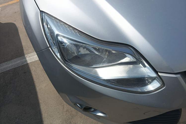 Used Ford Focus 2012 Sedan 1.6L Automatic Fashion Edition Right Front Headlight