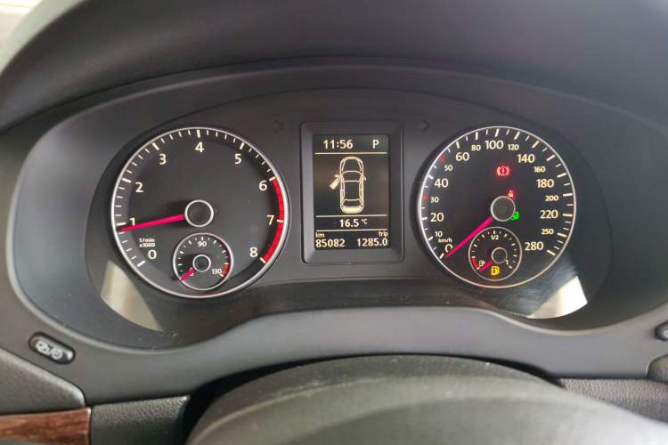 Used Volkswagen Sagitar 2012 1.8TSI Automatic Flagship Edition Instrument Cluster