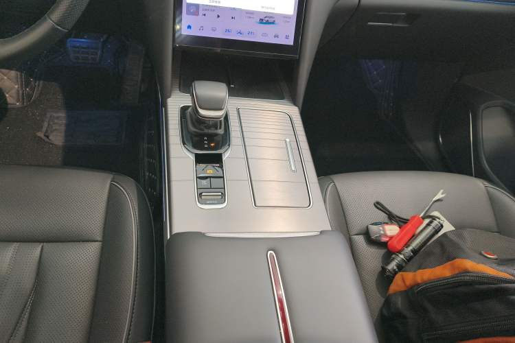 Used Hongqi HS7 PHEV 2024 2.0T PHEV Four-Wheel Drive Flagship Edition 6 Seats Gear Lever