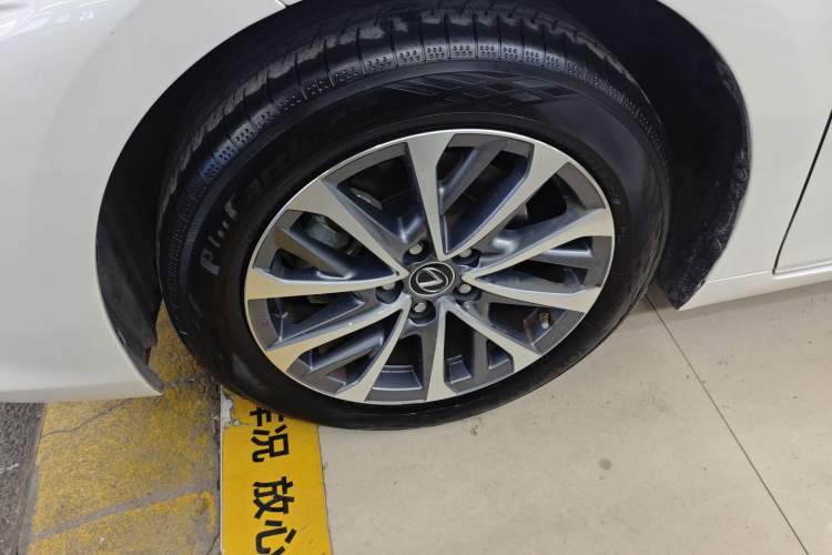 Used Lexus ES 2022 200 Excellence Edition
