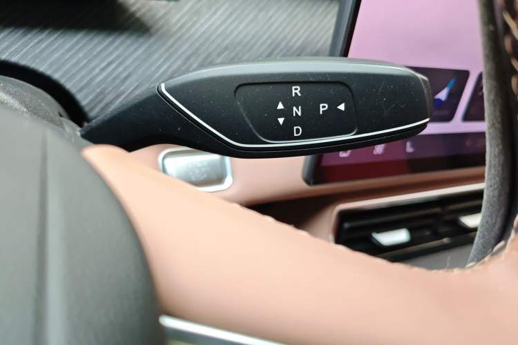 Used Chery Tiggo 8 L 2024 2.0T Two-Wheel Drive Luxury Edition 5 Seats
