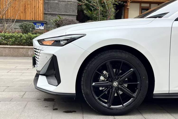 Used CHANGAN UNI-V 2023 1.5T Prestige Model
