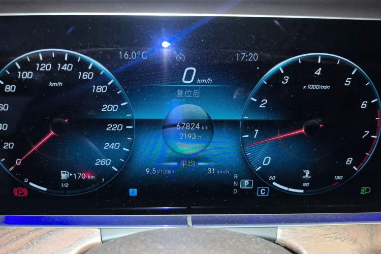 Used Mercedes-Benz E-Class 2022 E 260 L Odometer Close Up