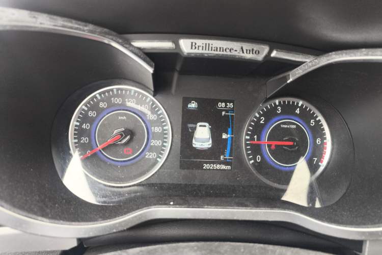 Used Brilliance V3 2015 1.5L Manual Smart Version
