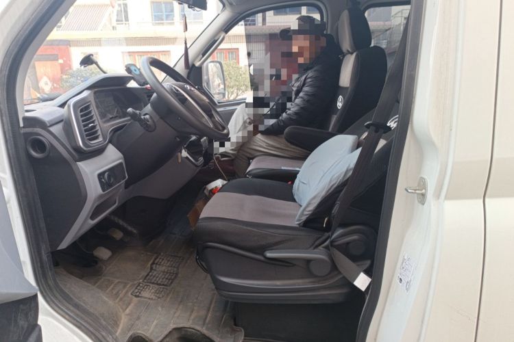 Used SAIC MAXUS Xintu V80 2023 2.0T Manual Classic Aoyuntong Short Wheelbase Mid-Roof 5/6-Seater