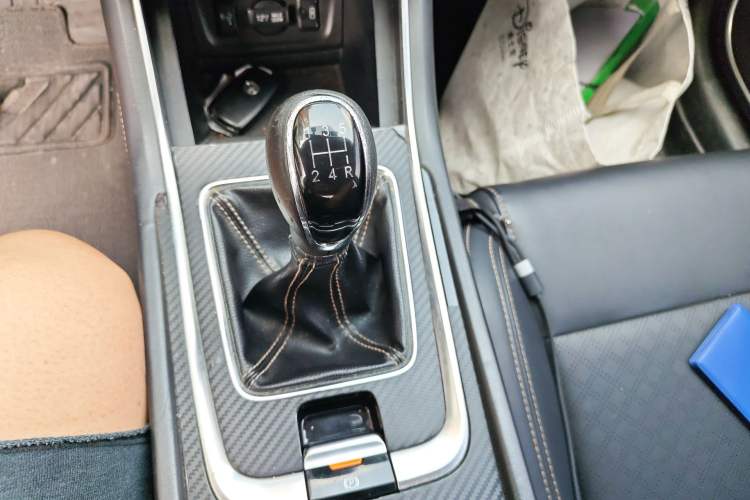 Used CHANGAN Eado 2018 1.6L GDI Manual Fashion Edition Gear Lever