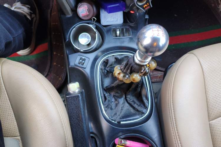 Used Huatai Santa Fe Classic 2012 2.0L Gasoline Manual Two-Wheel Drive Navigation Edition
