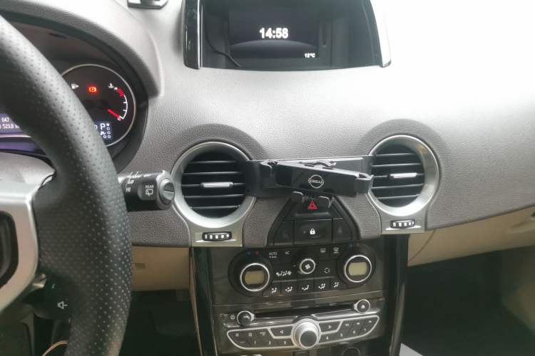 Used Renault Koleos 2012 2.5L Two-Wheel Drive Comfort Edition with Navigation
