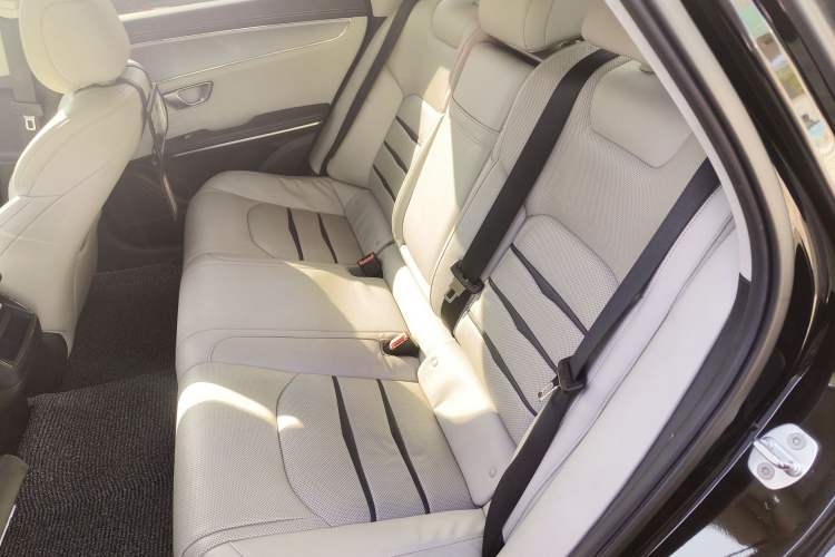 Used BYD e9 2021 Business Edition