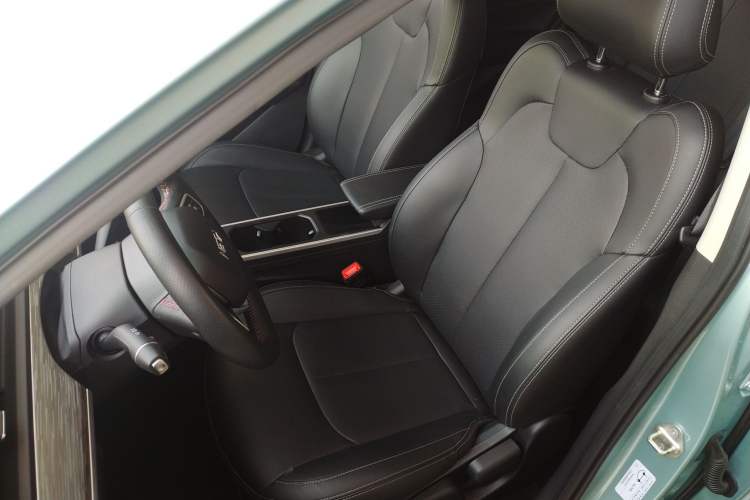 Used NETA V 2021 Standard Range Entertainment Version – Upgraded Model Left Front Seat