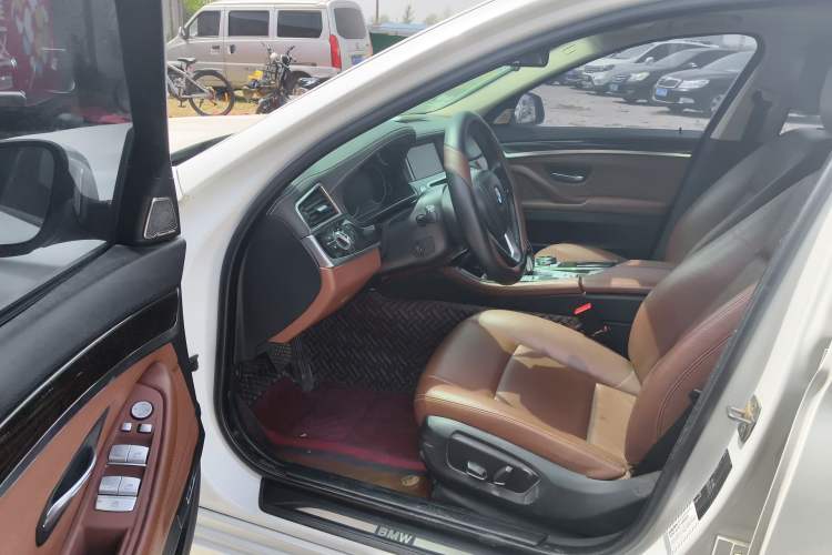 Used BMW 5 Series 2014 525Li Leading Model
