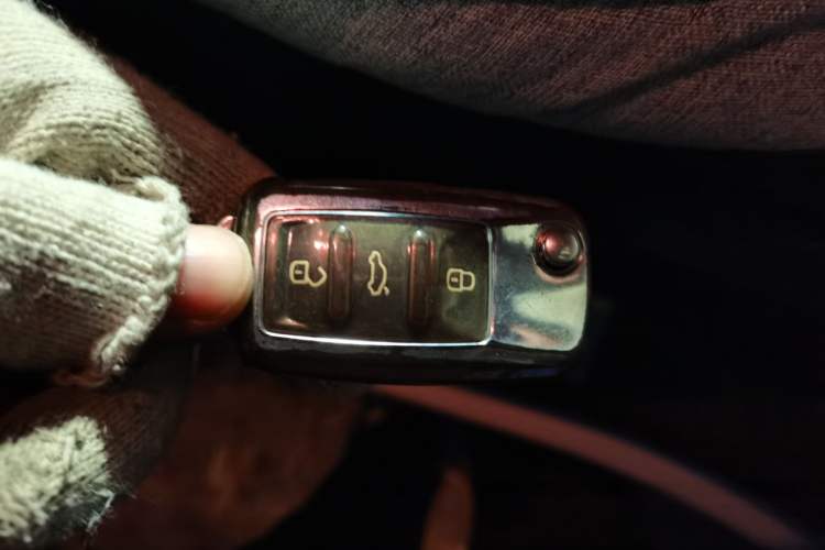 Used Volkswagen Tiguan 2016 280TSI Automatic Two-Wheel-Drive Silk Road Style Edition Vehicle Key