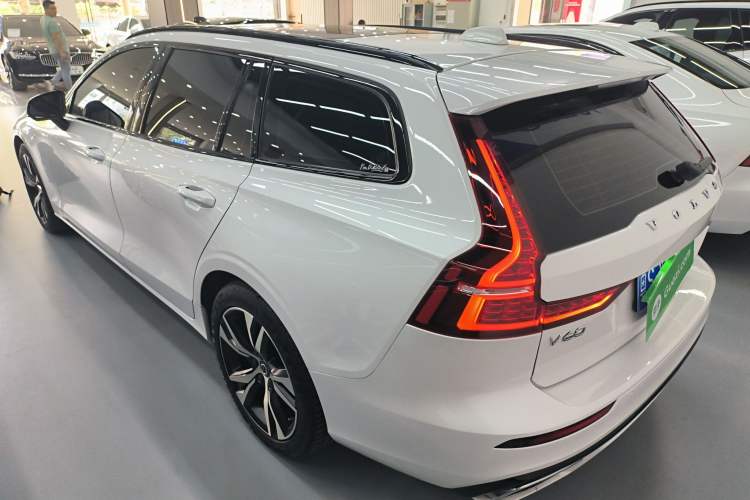 Used Volvo V60 2020 T5 Zhiyuan Sport Edition
