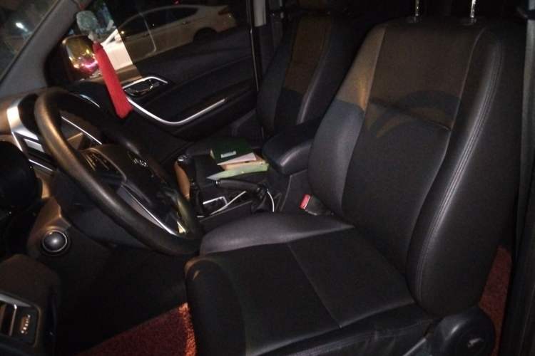 Used JMC Yuhu 5 2018 2.4T Classic Edition Diesel Manual Two-Wheel Drive Luxury Long-Wheelbase JX4D24A5L Left Front Seat