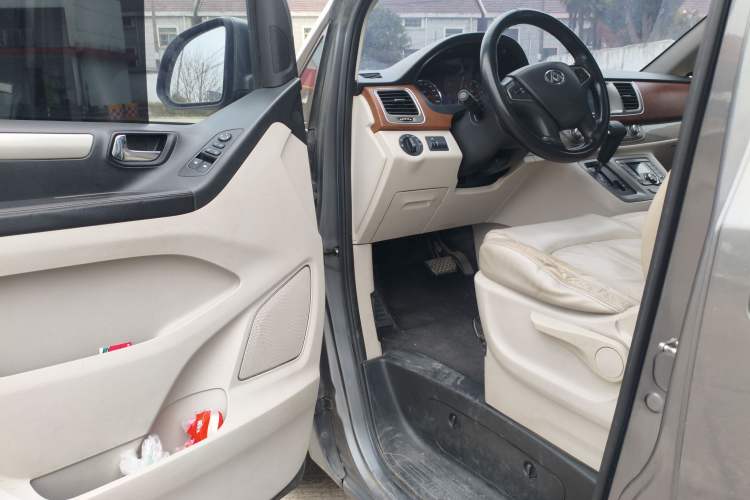 Used SAIC MAXUS G10 2014 2.0T Automatic Luxury Executive Edition