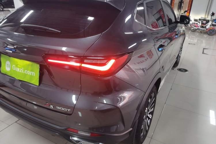 Used CHANGAN OSHAN X5 2021 1.5T DCT Prestige Edition Right Rear Taillight