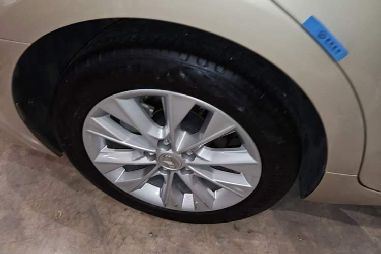 Used Lexus ES 2013 300h Elite Edition
