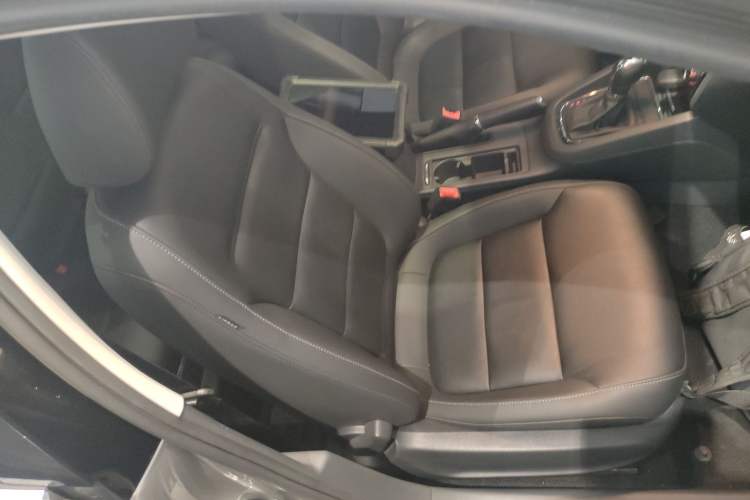 Used Volkswagen Sagitar 2015 230TSI Automatic Comfort Version Right Front Seat