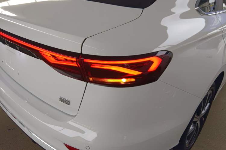 Used Geely Auto Emgrand 2022 4th Generation 1.5L CVT Luxury Model Exterior 3