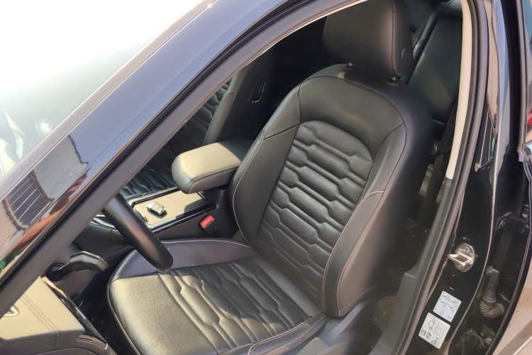 Used Volkswagen Passat 2020 Facelift 330TSI Elite Edition China VI Standard
