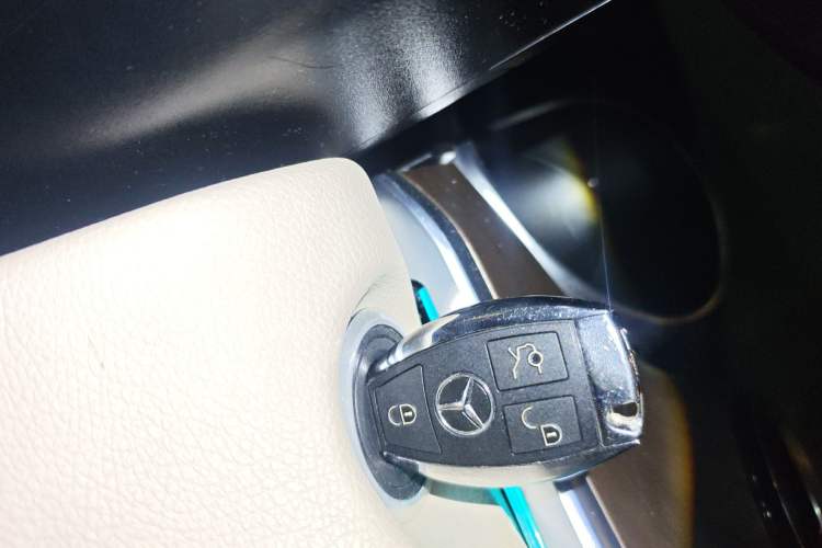 Used Mercedes-Benz V-Class 2021 V 260 Prestige Edition Vehicle Key